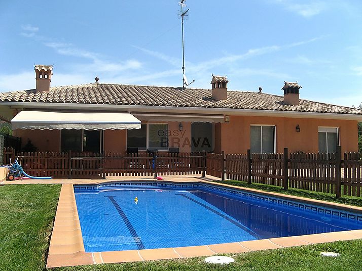 Magnifique maison avec piscine et jardin
