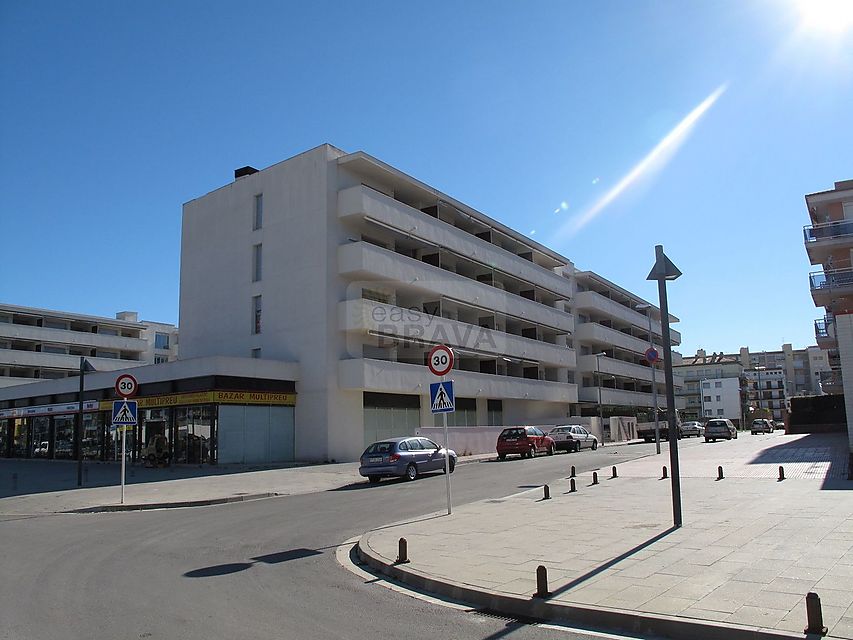 Joli appartement près de la plage, avec piscine
