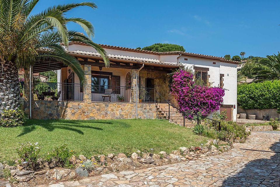 Casa Maria- Bonica casa amb piscina a Cabanyes