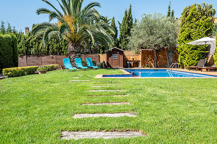 Bonica casa amb jardí i piscina i aire acondicionat opcional