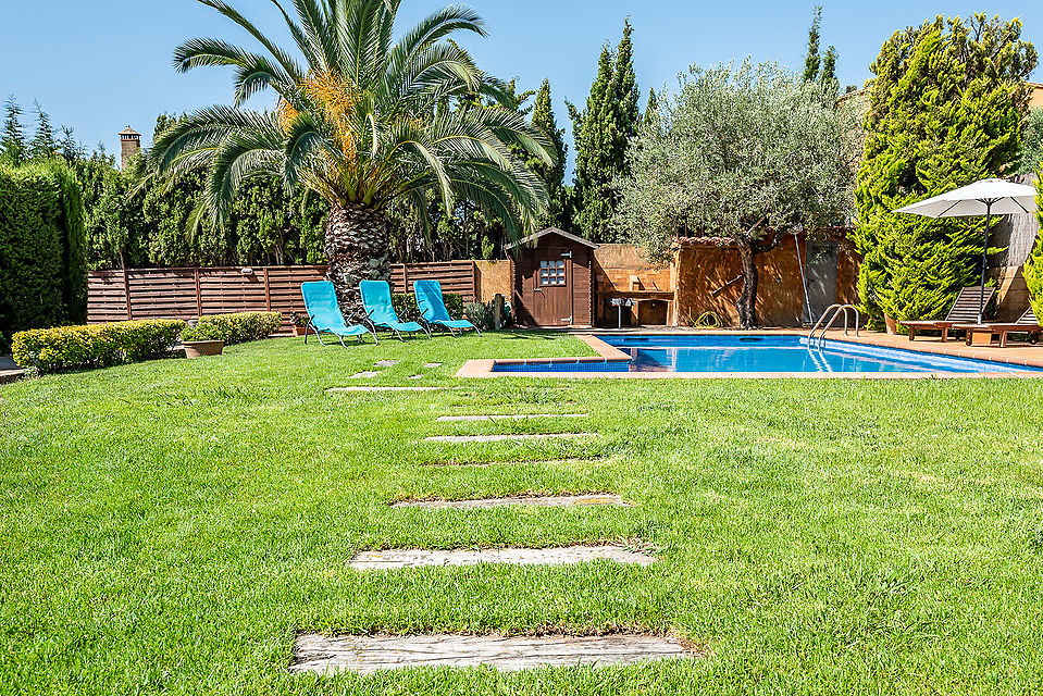 Bonica casa amb jardí i piscina i aire acondicionat opcional