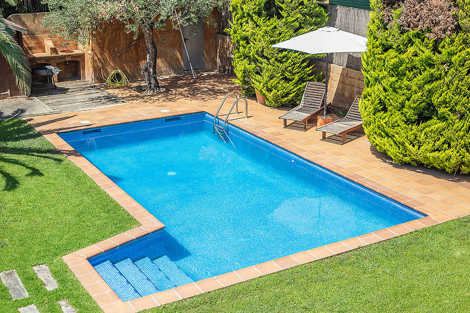 Bonita casa con jardín y piscina y aire acondicionado opcional
