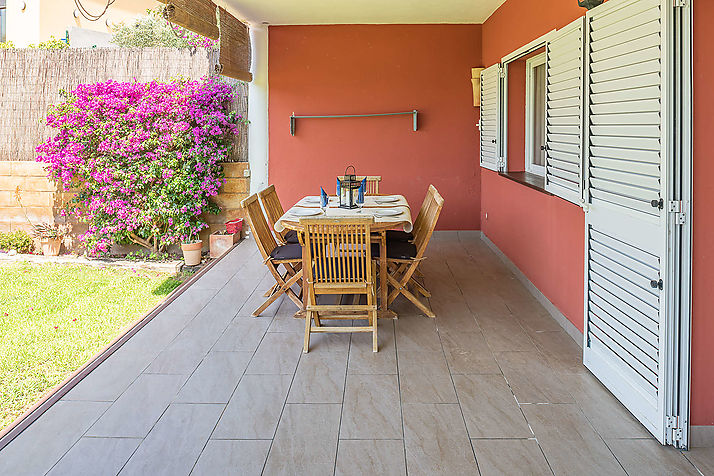 Bonica casa amb jardí i piscina i aire acondicionat opcional