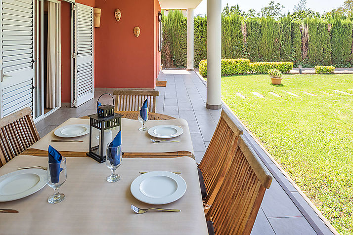 Nice house with garden and pool