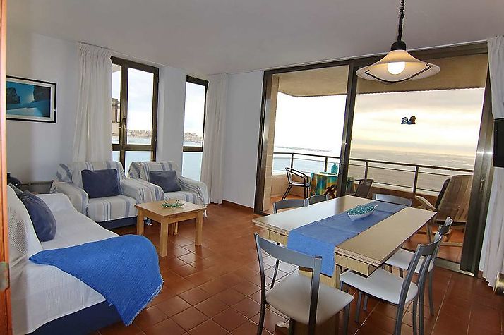 Spacious apartment on the seafront