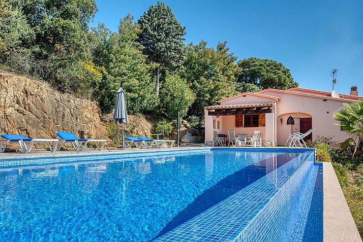Casa Uli-Maison avec jolie piscine