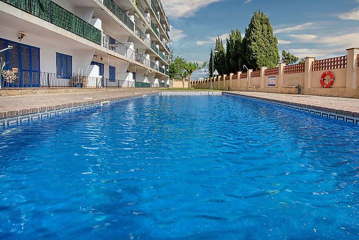 Apartament amb piscina comunitaria 