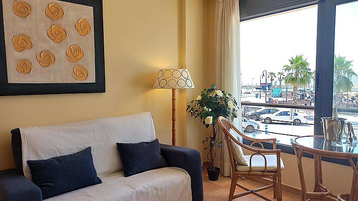 Do you want to wake up in front of the port of l'Estartit?