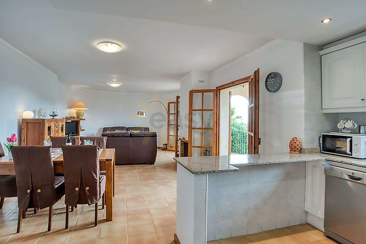 Beautiful villa with pool and views of the sea in Calonge