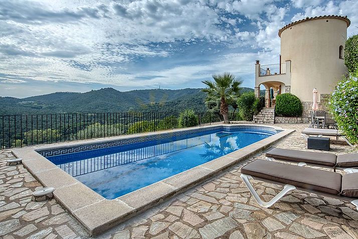 Magnifique villa avec piscine et vue sur la mer à Calonge