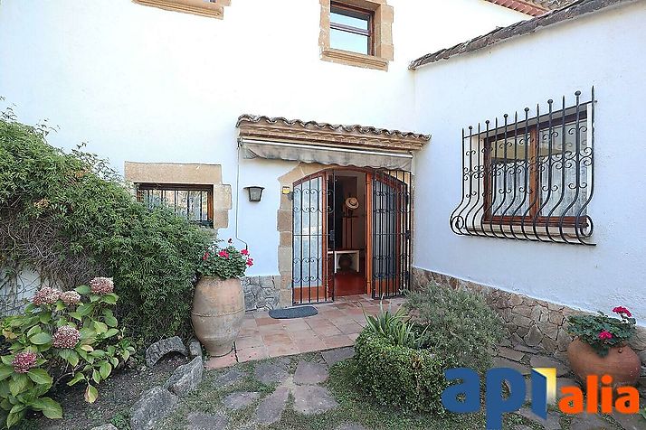 Rustic style house in good urbanization