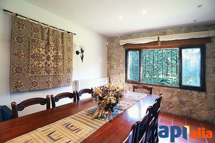 Rustic style house in good urbanization