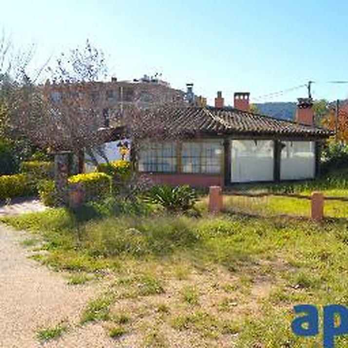 IN THE URBAN CENTER A MASIA OF APPROXIMATELY 500M2