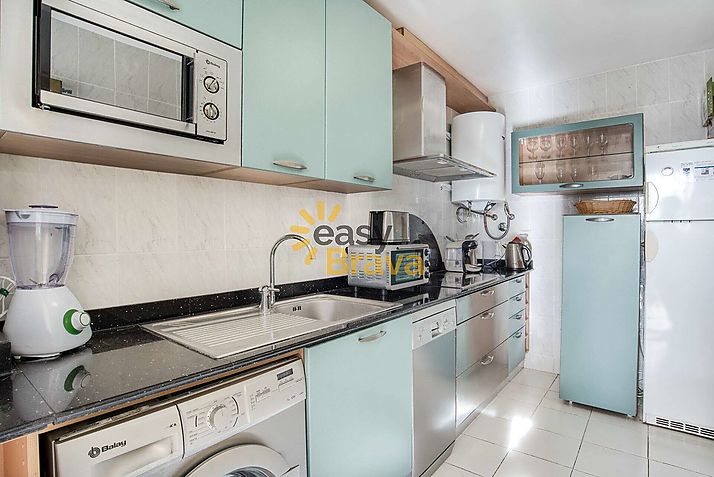 Bonito apartamento con zona comunitaria al lado de la playa