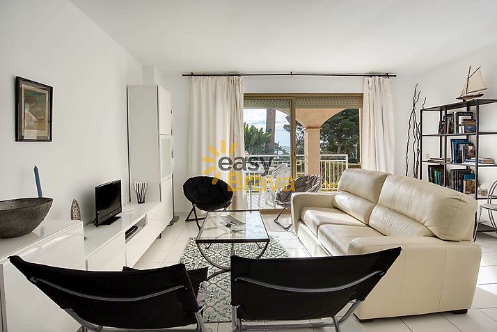 Nice apartment with communal area near the beach