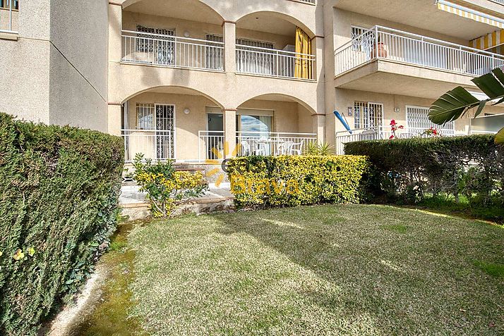 Bonito apartamento con zona comunitaria al lado de la playa