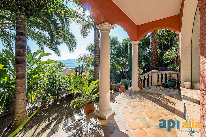 Casa Caribe on the Costa Brava, beautiful garden and pool
