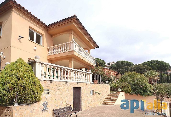 Casa per entrar a viure a Les Teules, Santa Cristina d'Aro amb precioses vistes al mar i muntanya