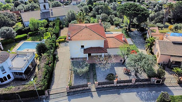 Magnífica casa con piscina y jardín en Calonge