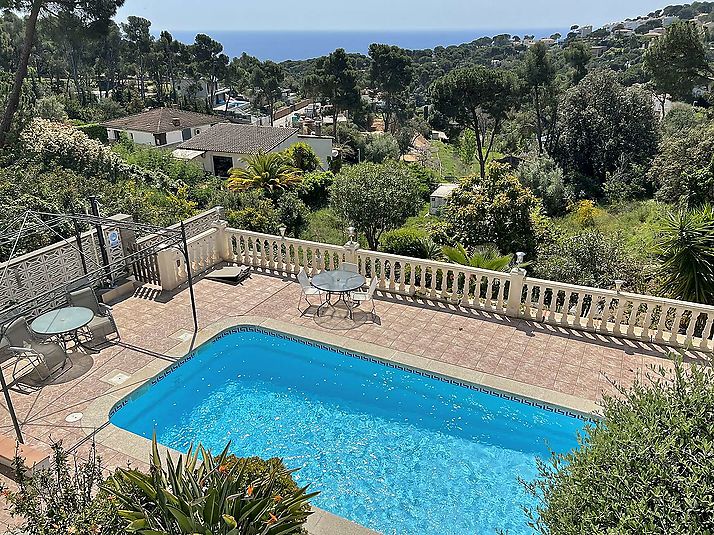 Ideal villa for large families with total privacy and sea views.