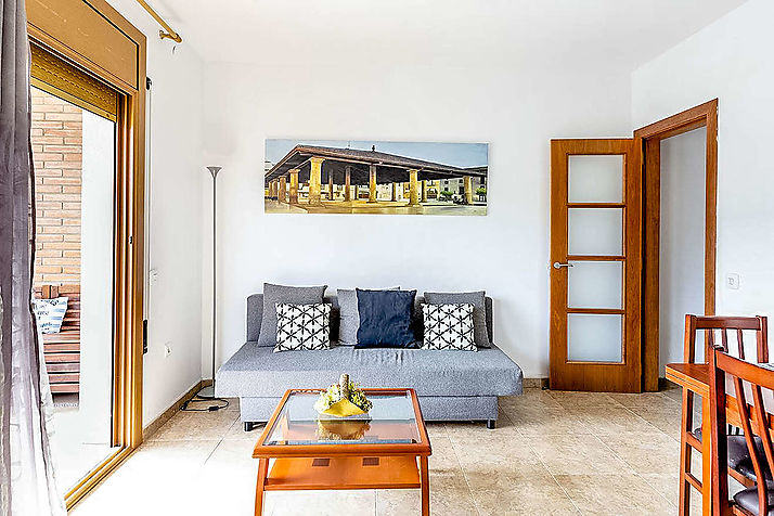 Bel appartement au rez-de-chaussée entièrement rénové et situé très près de la plage de Torre Valentina