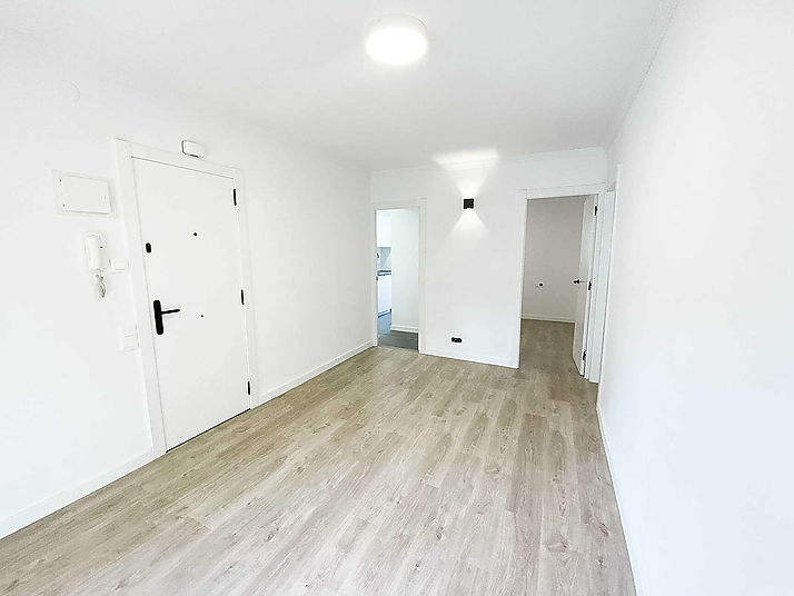 Completely renovated 3-bedroom apartment with garage in a quiet area of Playa de Aro.