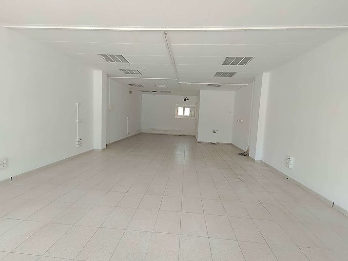 Locaux spacieux au centre de Calonge