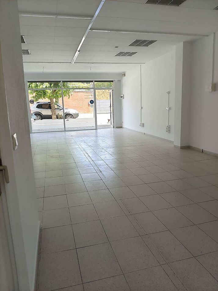 Locaux spacieux au centre de Calonge