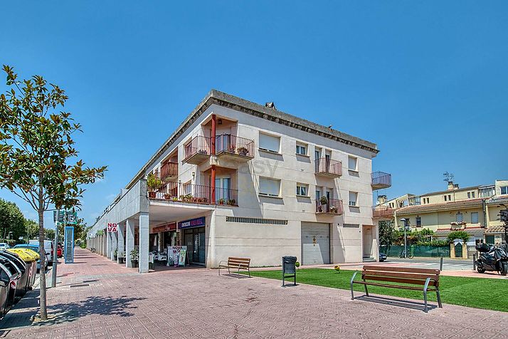 Appartement sur Avinguda Cataluña, au coeur du centre commercial et à 150m de la plage