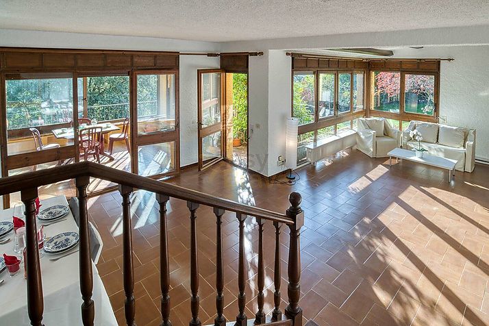 Una grande maison avec un magnifique vue sur la mer