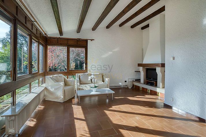 Una grande maison avec un magnifique vue sur la mer