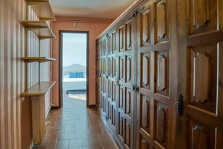 Una grande maison avec un magnifique vue sur la mer
