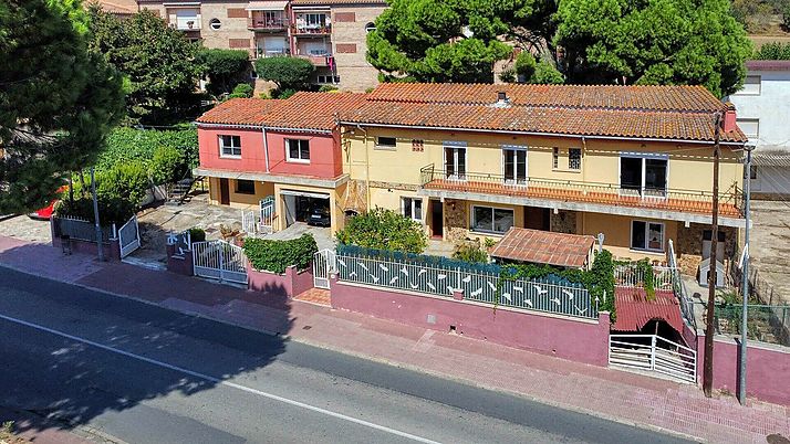 Large house with wide spaces for reform