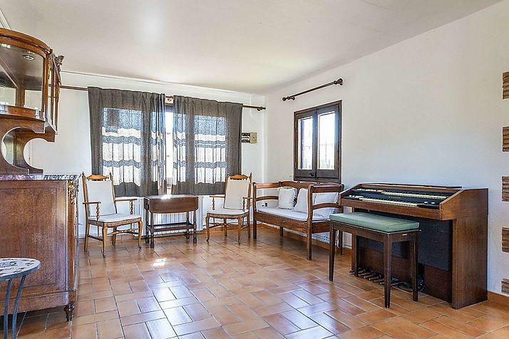 SPECTACULAR FARMHOUSE IN THE SELLERA DE TER EL PASTERAL