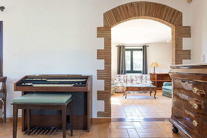 SPECTACULAR FARMHOUSE IN THE SELLERA DE TER EL PASTERAL