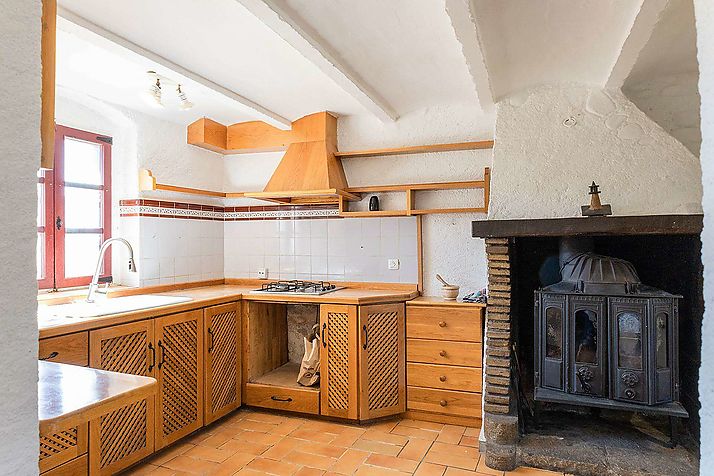 SPECTACULAR FARMHOUSE IN THE SELLERA DE TER EL PASTERAL