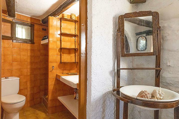SPECTACULAR FARMHOUSE IN THE SELLERA DE TER EL PASTERAL