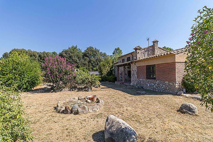 SPECTACULAR FARMHOUSE IN THE SELLERA DE TER EL PASTERAL