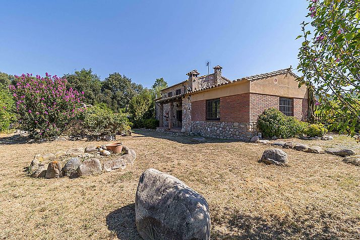 SPECTACULAR FARMHOUSE IN THE SELLERA DE TER EL PASTERAL