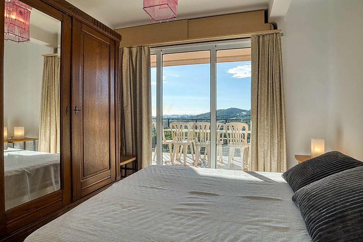 Holiday apartment with sea view