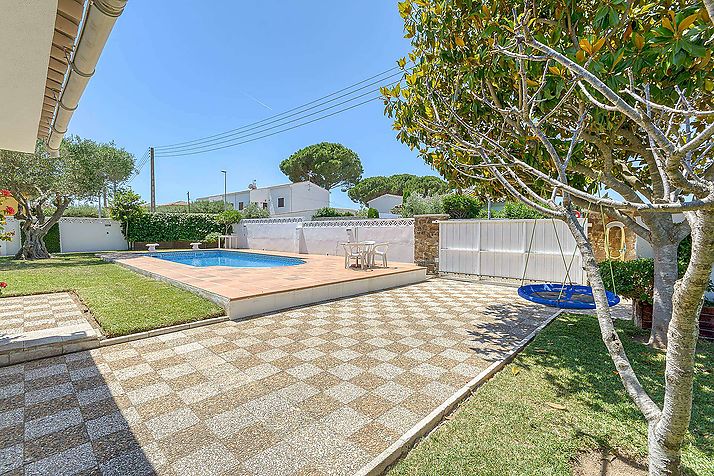 maison à emménager avec piscine