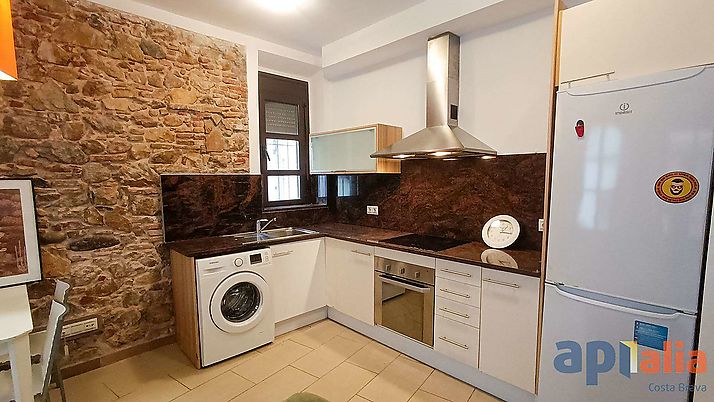 REZ-DE-CHAUSSÉE DANS LE CENTRE DE PALAMÓS