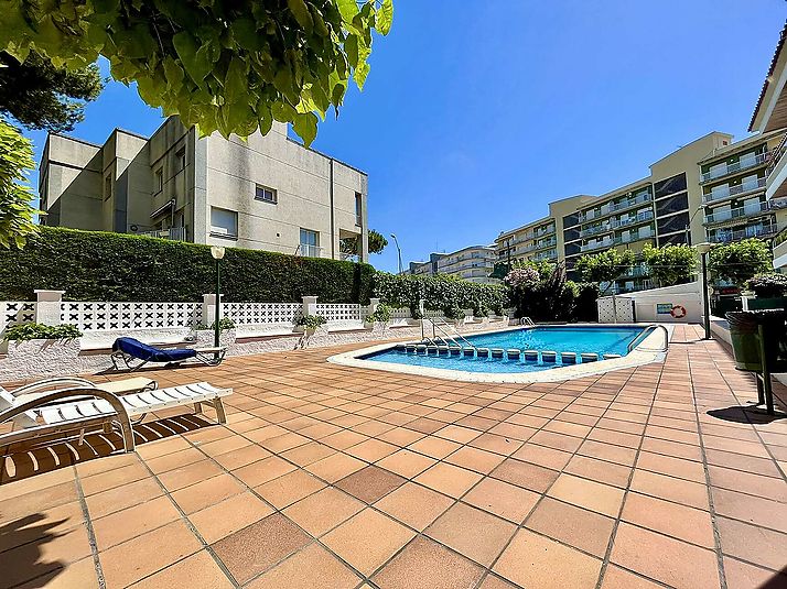 Appartement dans le centre avec piscine et parking