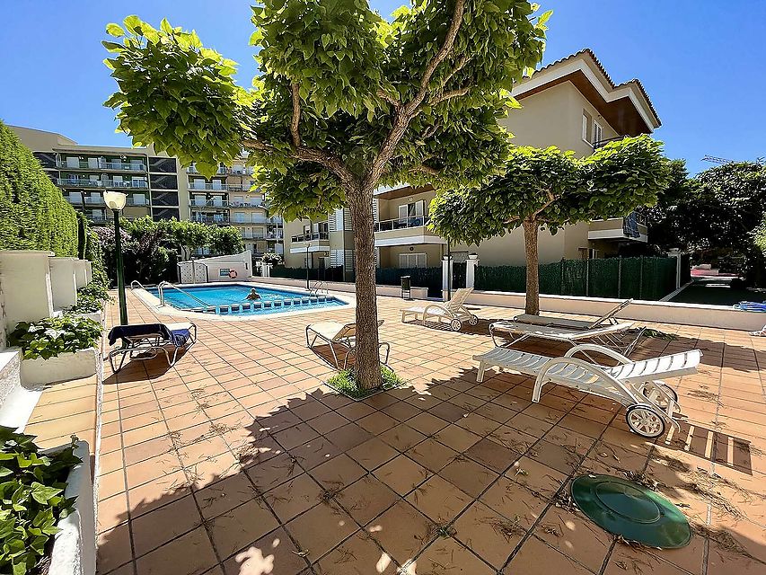 Apartment in the center with swimming pool and parking