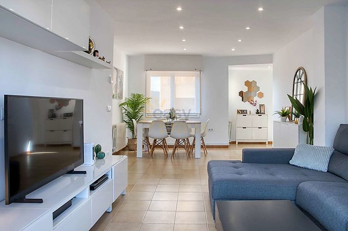 A flat for year-round living in the heart of the Costa Brava