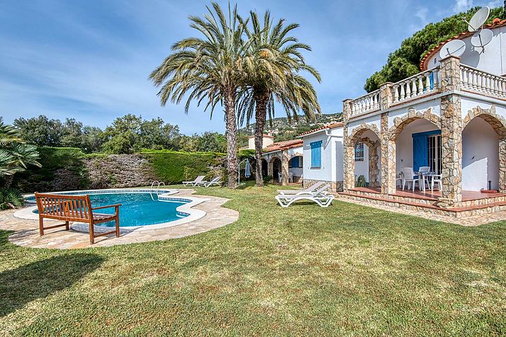 Bonita casa de estilo Mediterraneo con climatizacion