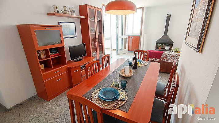Amplio apartamento situado a 2ª línia de mar