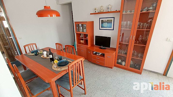 Amplio apartamento situado a 2ª línia de mar