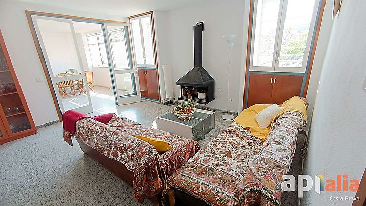 Amplio apartamento situado a 2ª línia de mar