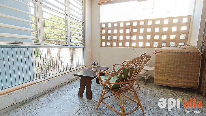 Amplio apartamento situado a 2ª línia de mar